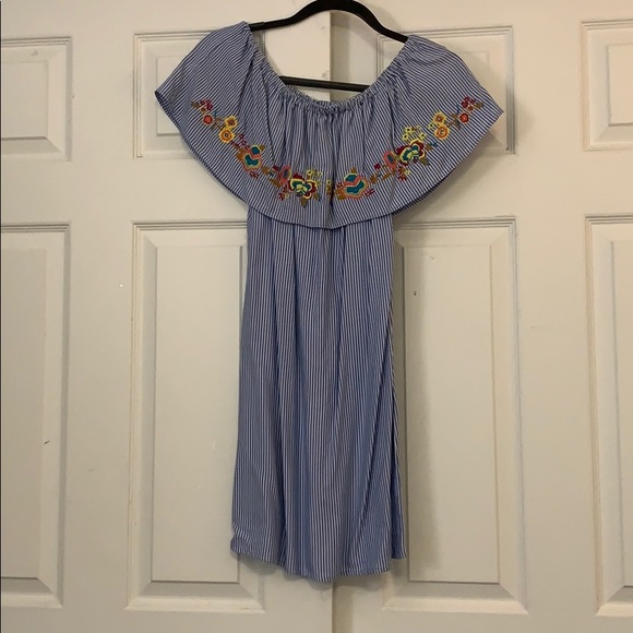 Striped Off the shoulder dress - Picture 2 of 5